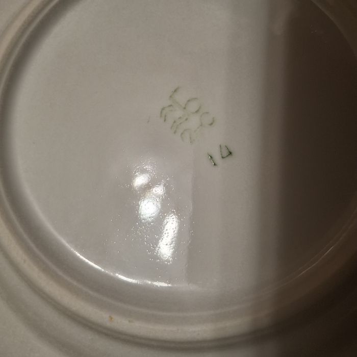 Набір парцелянового посуду з ніжним візерунком!