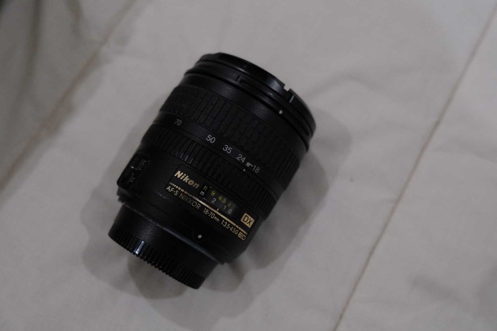 Objetiva Nikon AF-S 18-70mm DX