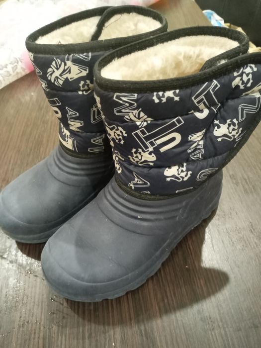 Продаю сапожки на мальчика 32р.стелька 19 см