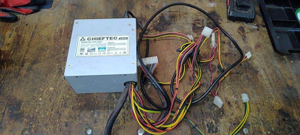 Zasilacz komputerowy firmy chieftech 450w
