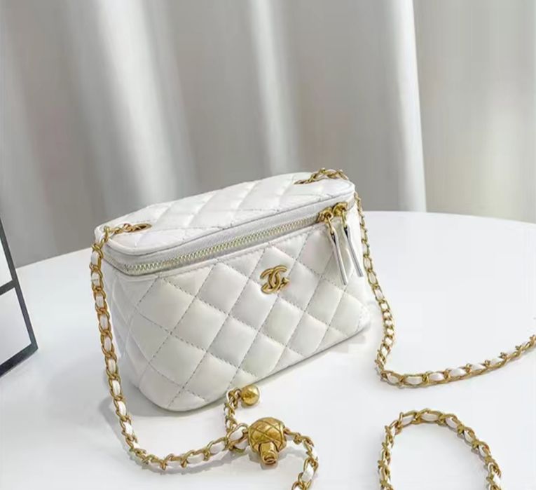 Сумочка в стилі Chanel