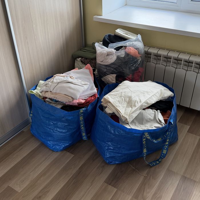 Віддам одяг та взуття