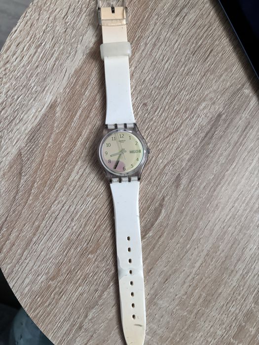 Годинник Swatch.