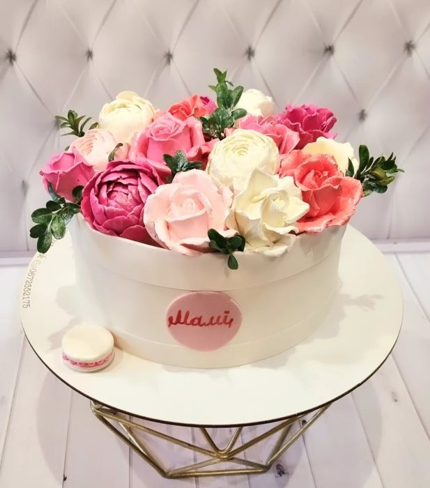 Свадебный торт и каравай