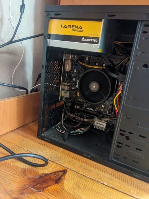 Рабочий ПК Ryzen 3 2200g + 16 RAM