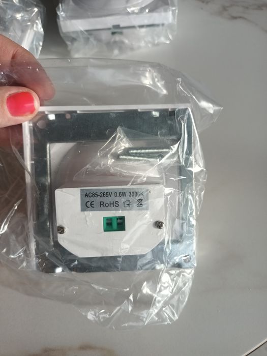 Stylowe Podświetlenie Schodów LED z Czujnikiem Ruchu – Komplet 4 szt.