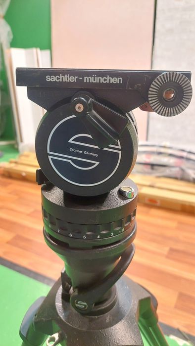 Tripé Profissional Sachtler Fibra de Carbono + Cabeça Fluida – Broadcast TV
