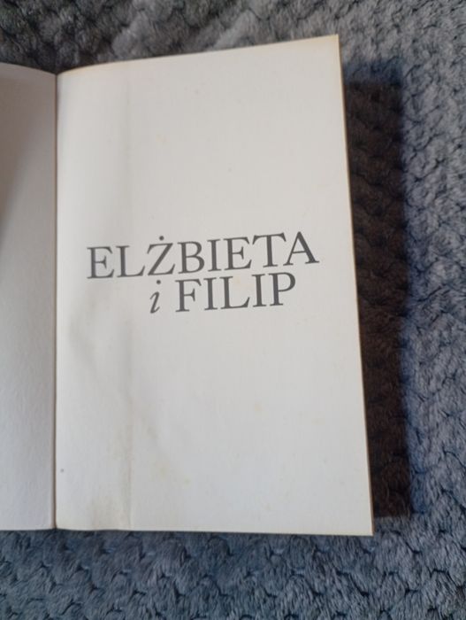Książka o życiu Elżbiety i filipa