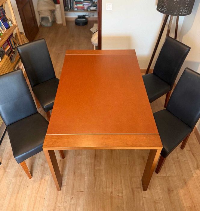 Mesa de sala jantar cerejeira com 4 cadeiras