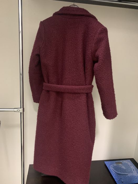 Жіноче бордове пальто