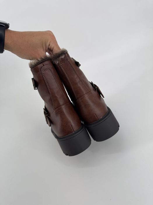 Botki kozaki z futerkiem brązowe z klamra za kostkę na jesień zimę 37