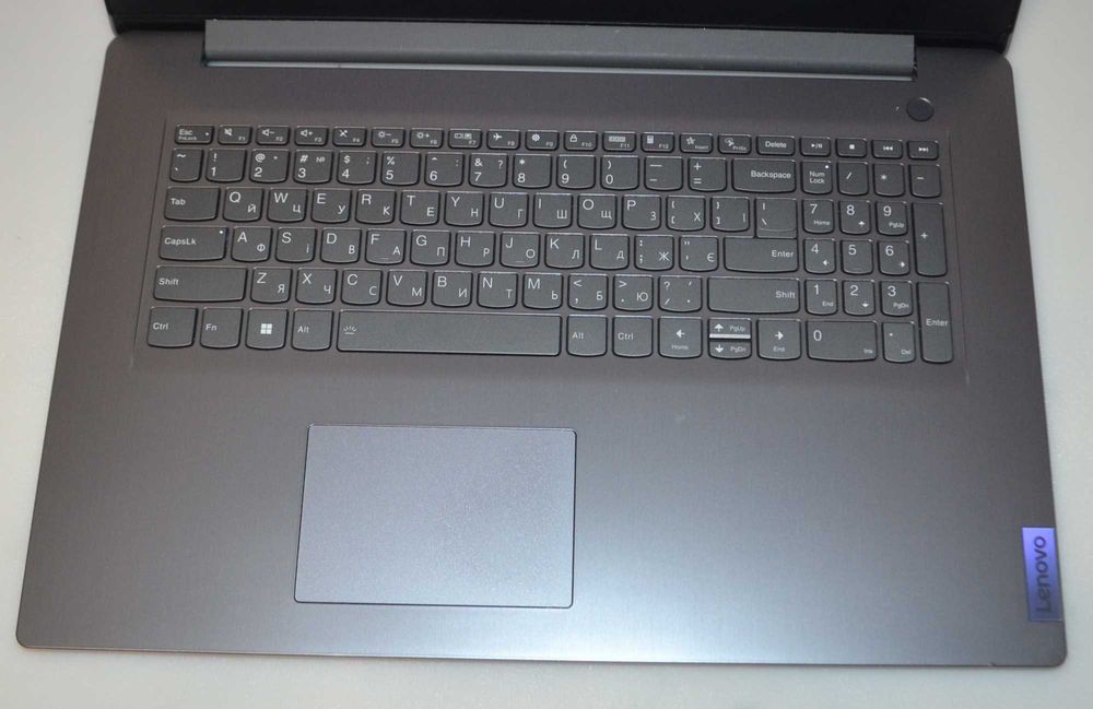 Lenovo IdeaPad3 17ІTL6 \ 17" \ i5-1135G7 \ Iris Xe \ 8Gb \ SSD 512Gb