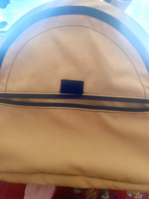 Transportadora de animal de companhia de até 30kg ou menos, aprovada para viajar em avião.