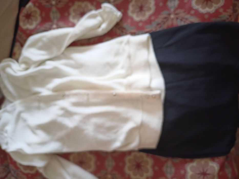 Одяг жіночий різних розмірів.