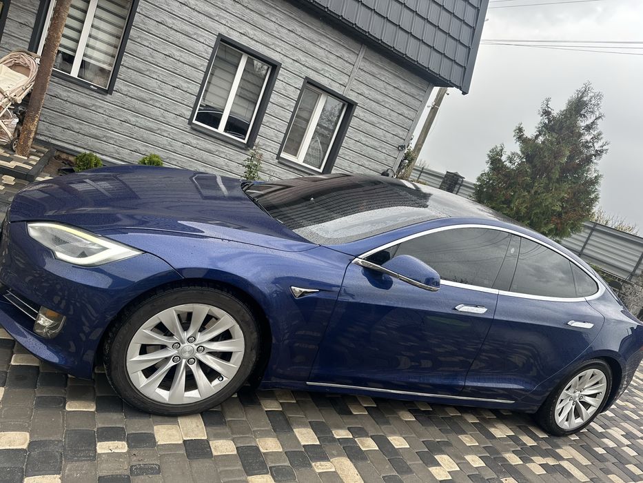 Продам Tesla model S 90 d