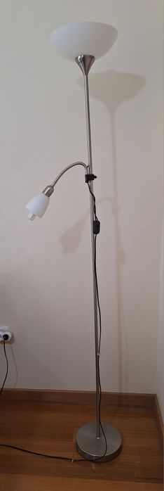Candeeiro de pé como novo