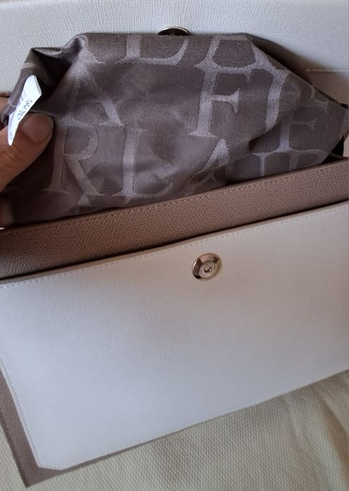 Mala Furla em pele