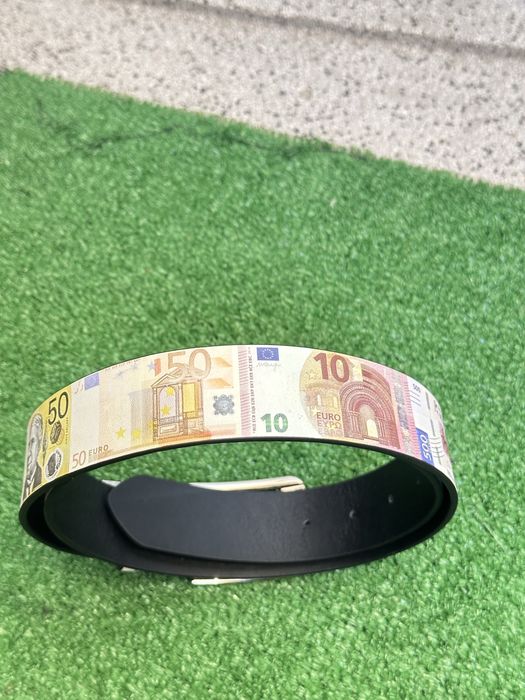 Cinto estampado com notas 120cm