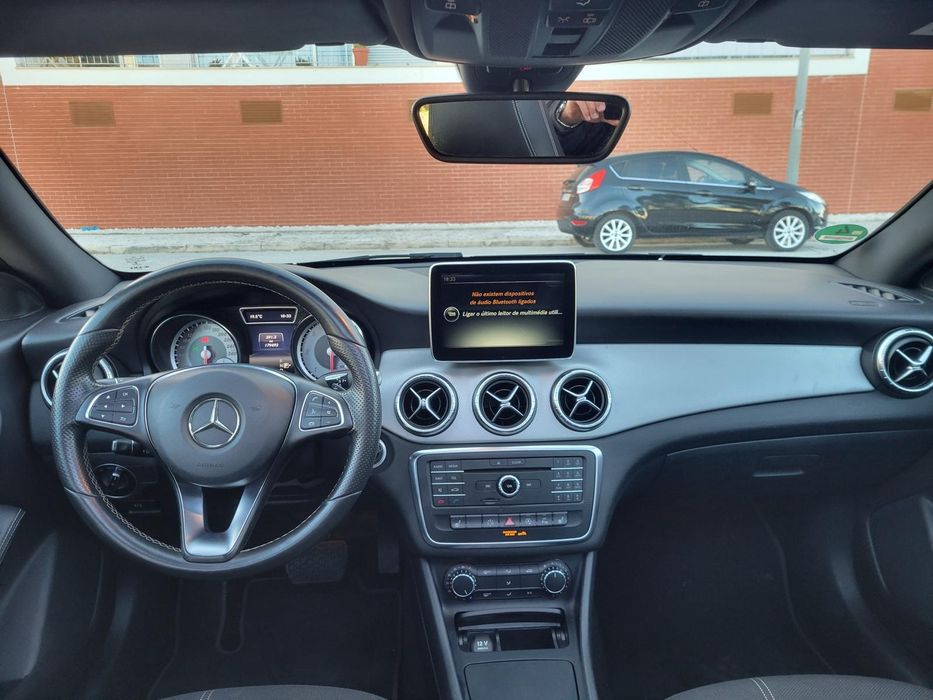 CLA 220 Shooting Brake