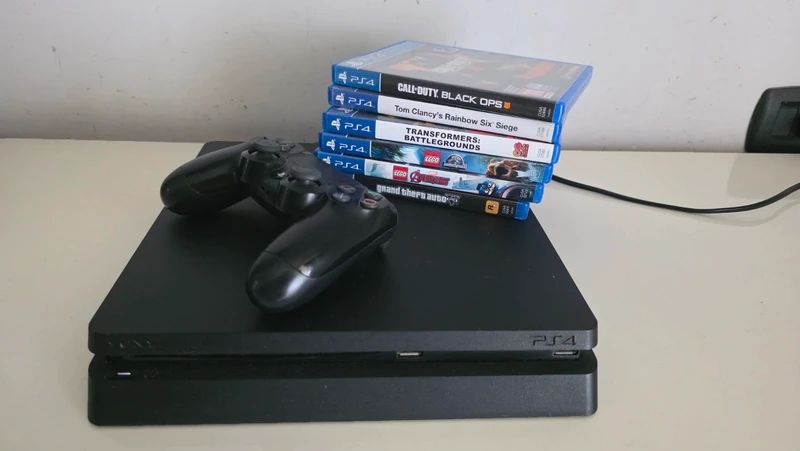 PlayStation 4 Slim 1TB com 2 Comandos e 6 Jogos