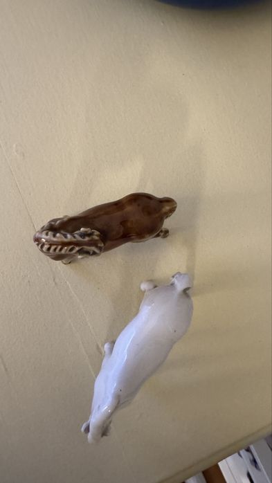 Delicado par de cavalos miniatura em porcelana chinesa