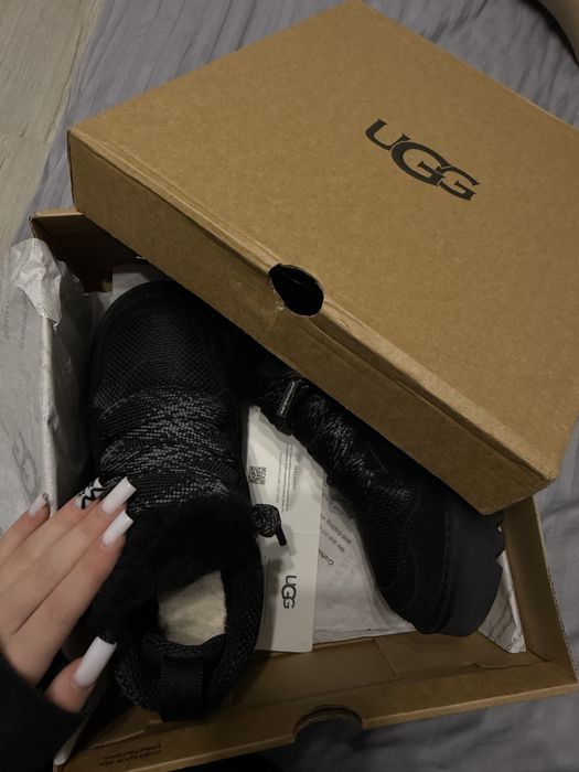 ugg lowmel black