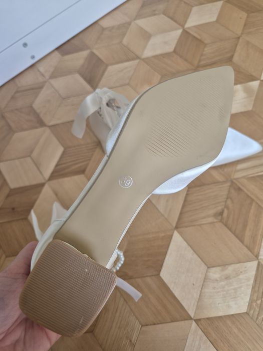 Buty ślubne/białe z perełkami nowe