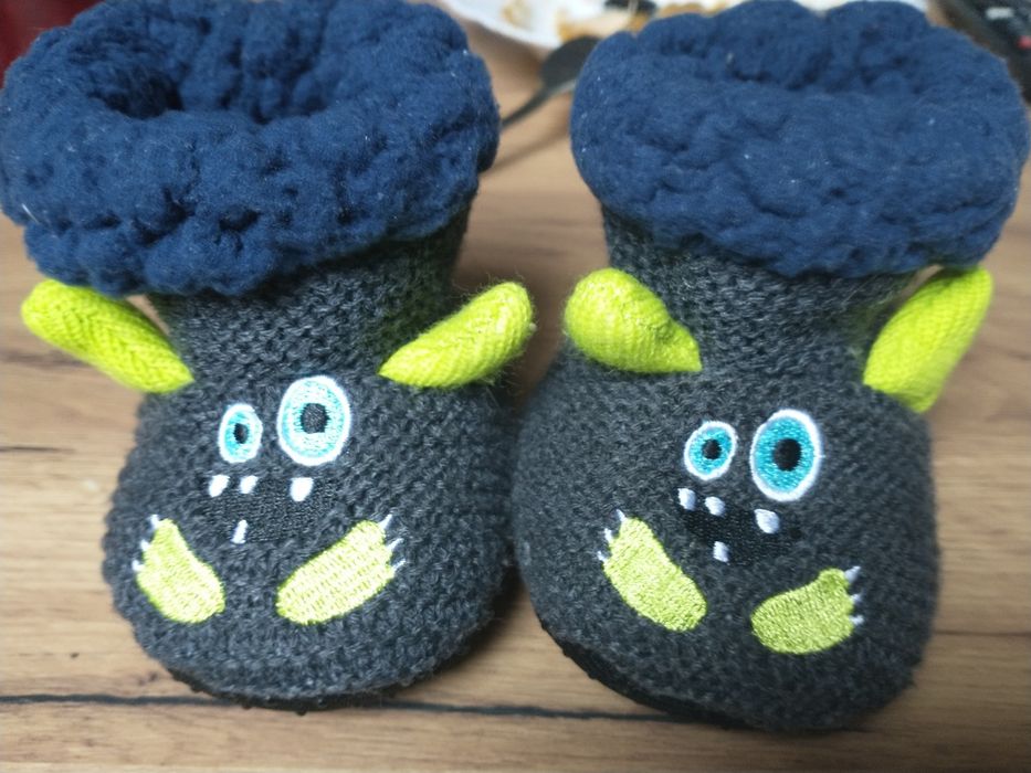 Niechodki ciepłe paputki papcie zimowe 3-12 miesięcy