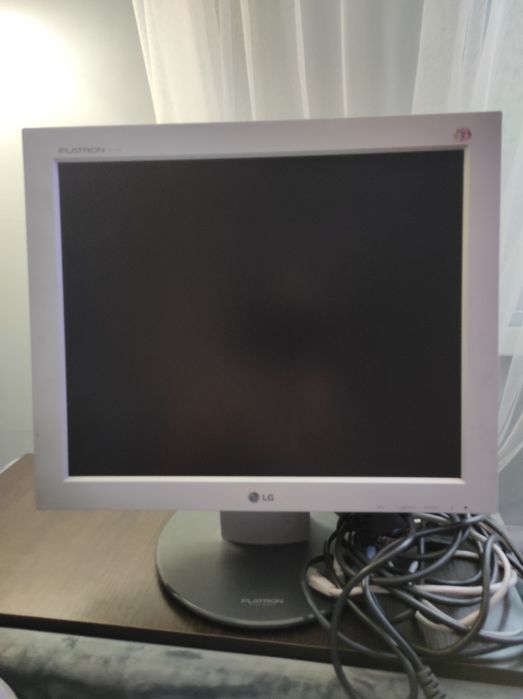 Монитор LG Flatron l1730s