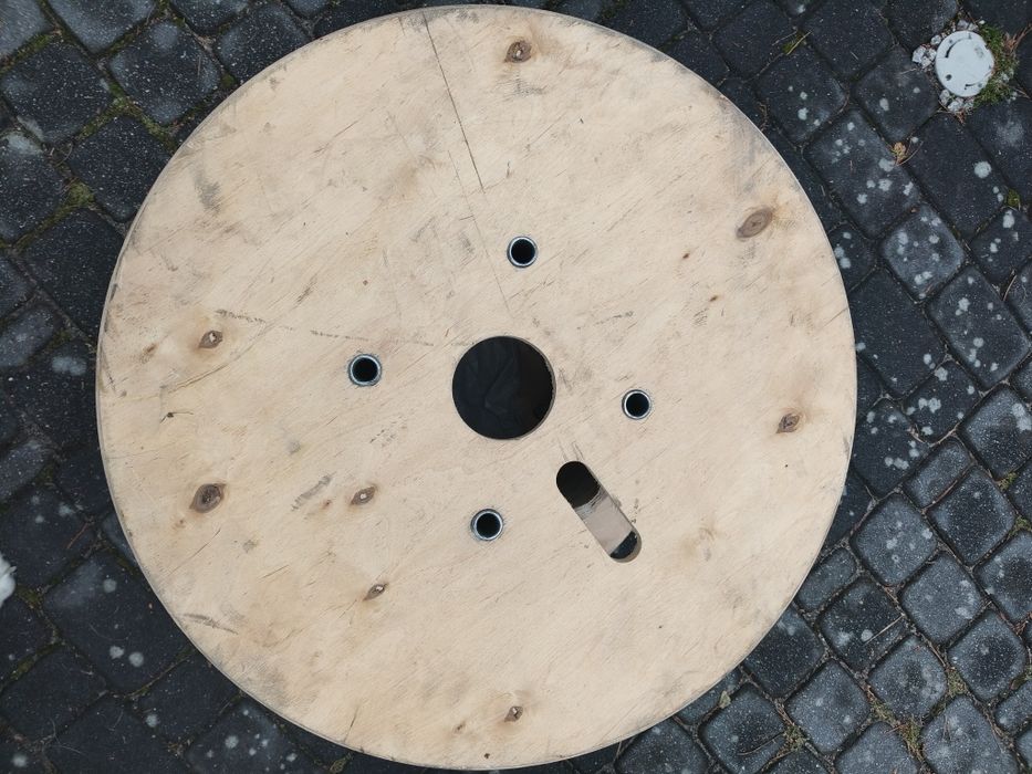 Szpula po kablu , stół