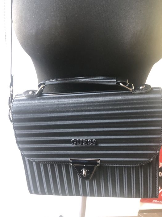 Elegancka torebka Guess