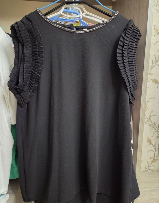 Продам жіночий одяг (комбєз, черн.кофточка)