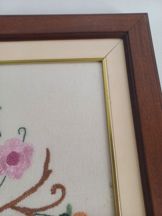 Quadro de " Bordado de Castelo Branco " prefeito, feito p/ uma profissional. Do distrito de Castelo Branco.