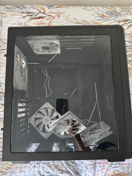 Caixa Corsair com Display NZXT + 5 Ventoinhas