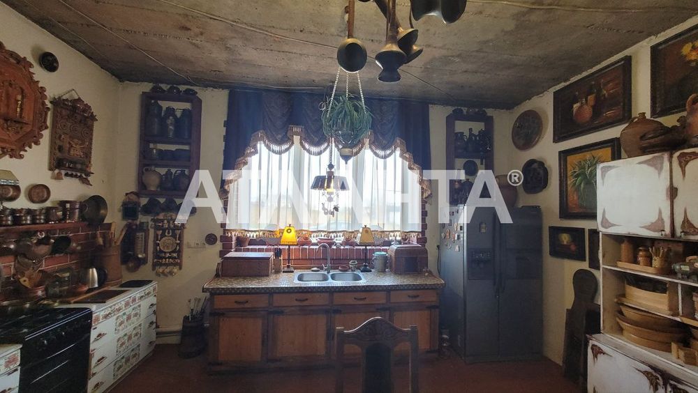 Будинок в Остриці