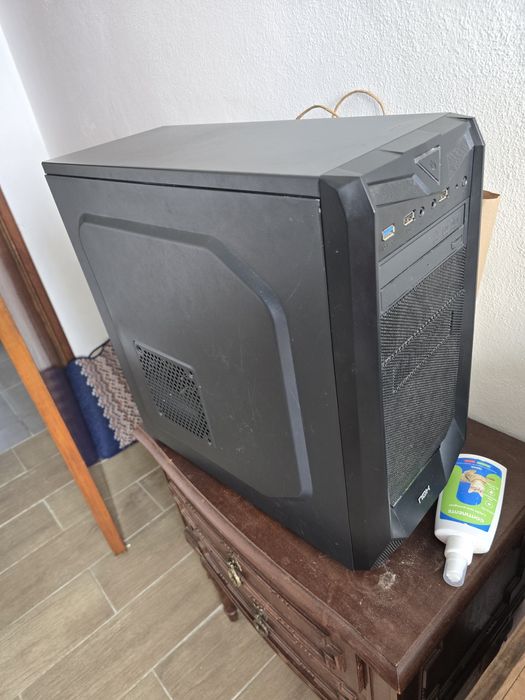 Torre 8gb ram ddr3 com gráfica leia