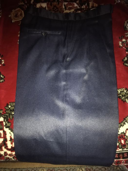 Костюм черный,в отличном состоянисиний в тонкую черную полоску Франция