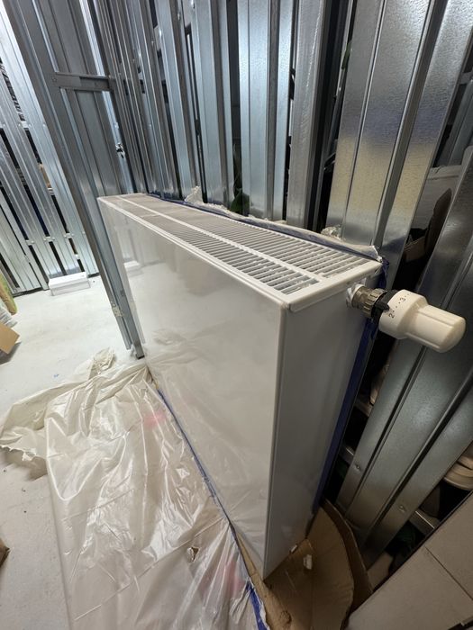 Kaloryfer grzejnik biały 1000x900 mm, gładki panel firmy CosmoNOVA