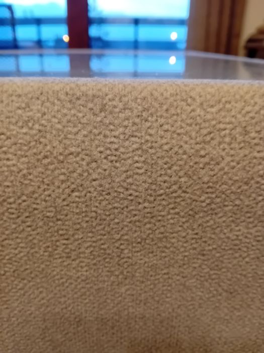 Mesa centro em tecido anti gato