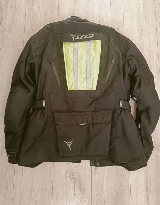 Kurtka, spodnie, kask i rękawice