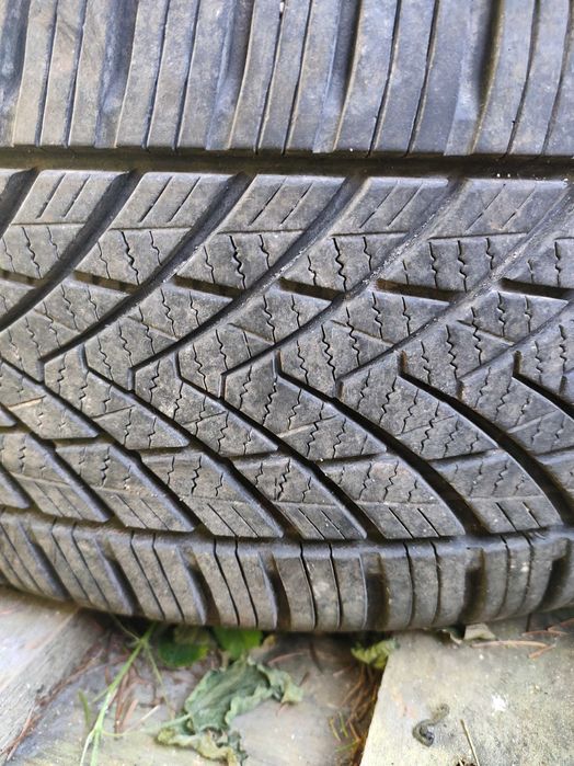 Opony 205 40 R 17 z alufelgami-tylko 8000 km przejechane.