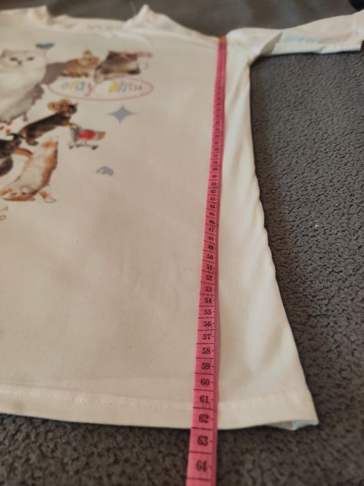 Біла футболка з котами та кроликом