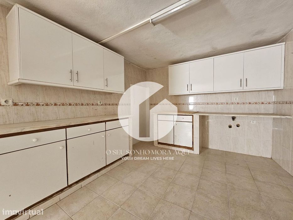 Moradia T5 com pisos independentes em Estoi