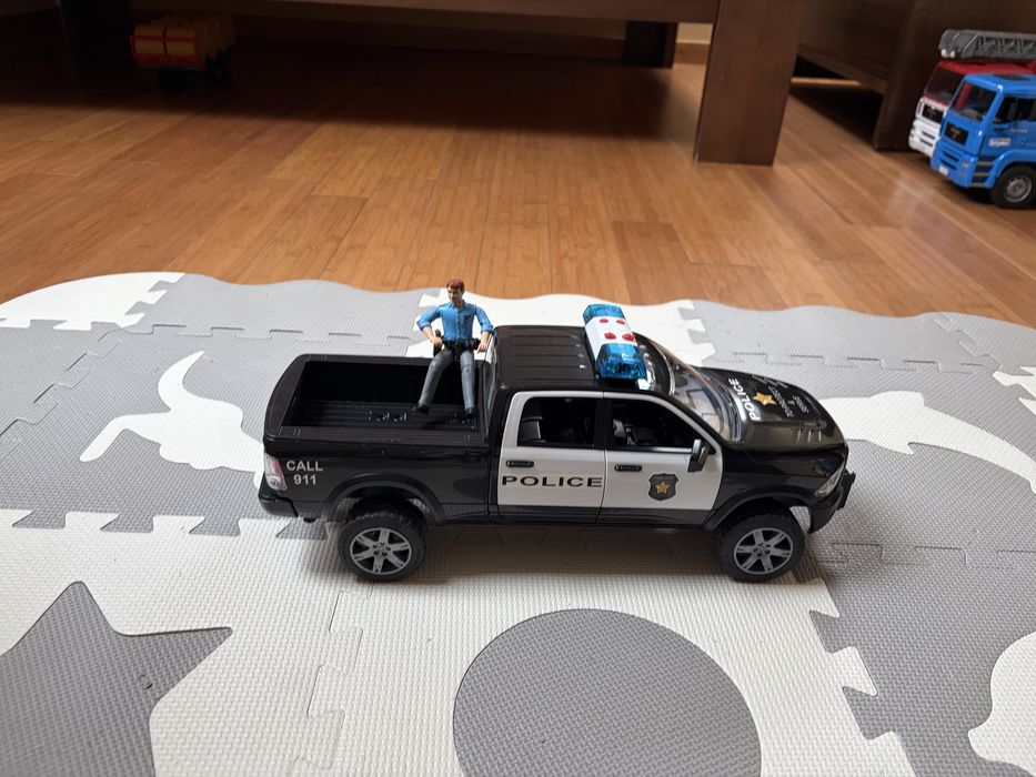 Bruder policja plus  policjant