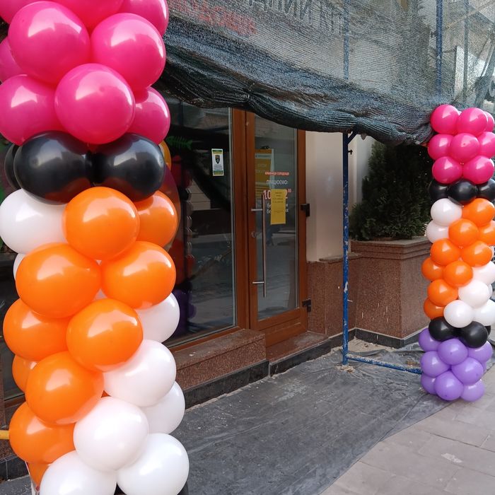 Арки гірлянди шарики на відкриття магазину