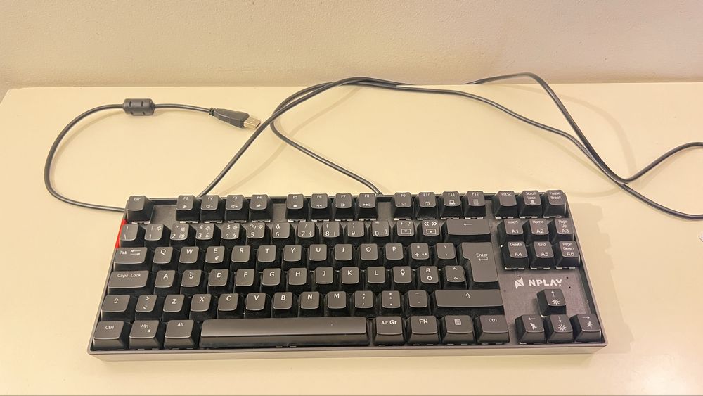 Teclado Gaming NPLAY Conquer 1.0 (Mecânico - Português - Preto)