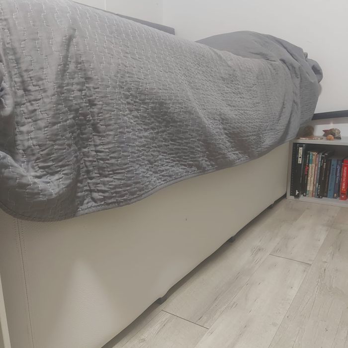 Cama dupla com colchão