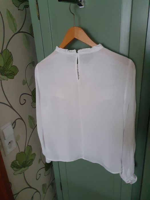 Elegancka biała koszula