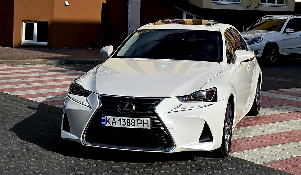 Lexus is300 2.0 2017 ідеал