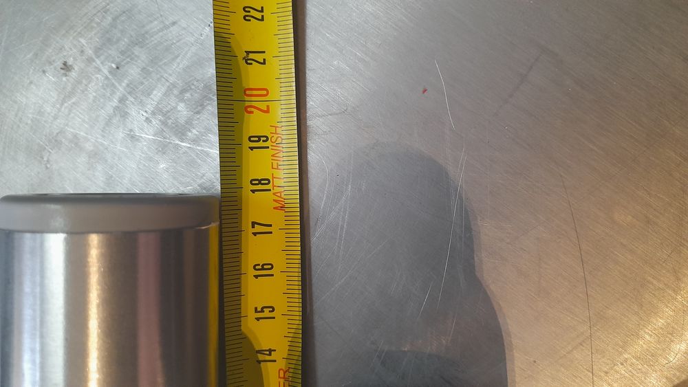 Pés em inox reguláveis
